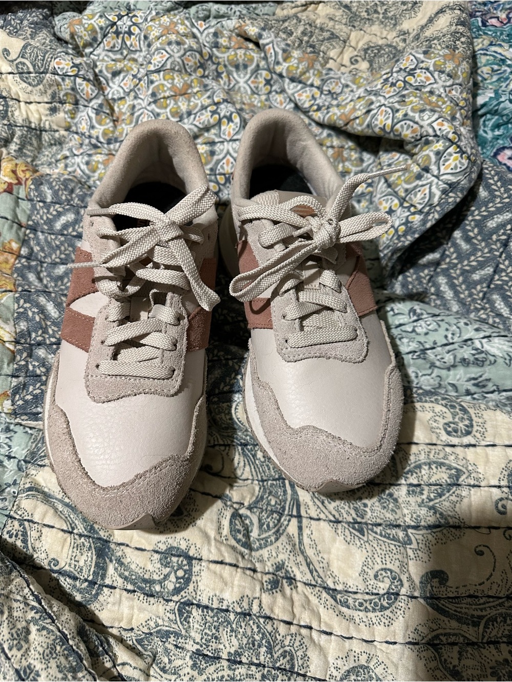 New Balance Women's Sneakers in Light Gray and Blush Pink